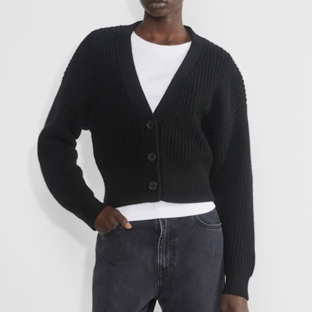 Babaton Aritzia Canberra 100% Merino Wool Ribbed V-neck Cardigan
Black S sz